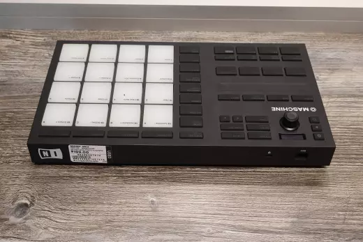 Native Instruments - MIKRO MK3 2
